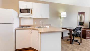 Studio, 2 Double Beds, Non Smoking | Private kitchen | Fridge, microwave, stovetop
