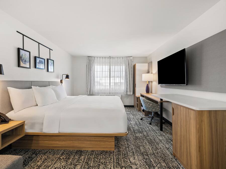 Suite, 1 King Bed with Sofa bed, Non Smoking