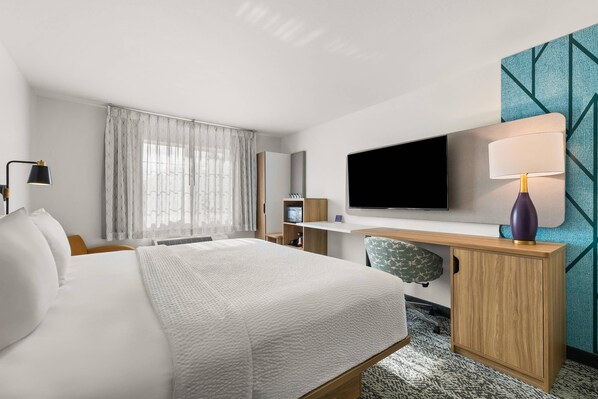 Room, 1 King Bed, Accessible, Non Smoking | Hypo-allergenic bedding, pillowtop beds, individually decorated - Sleep Inn & Suites Verona - Madison Southwest (Verona)