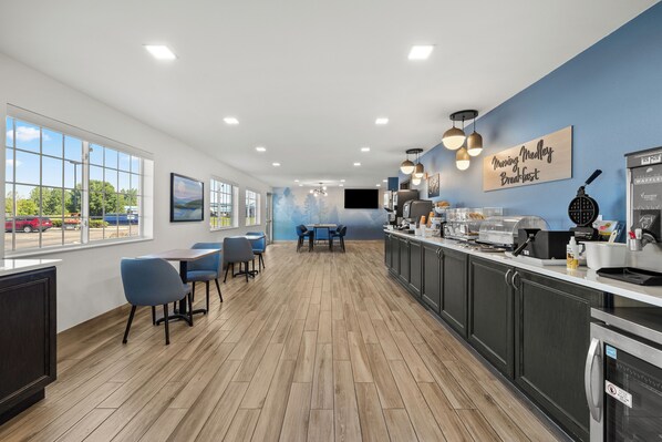Free daily continental breakfast 
