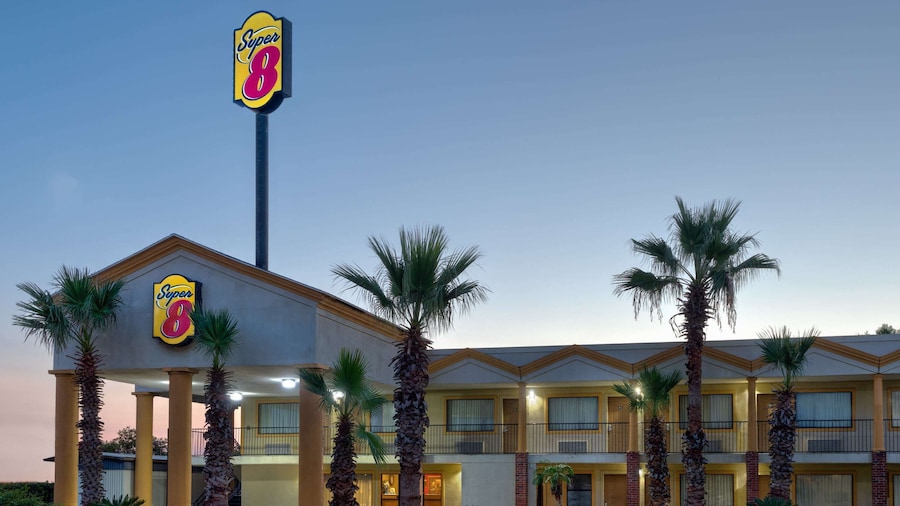 Super 8 by Wyndham Breaux Bridge