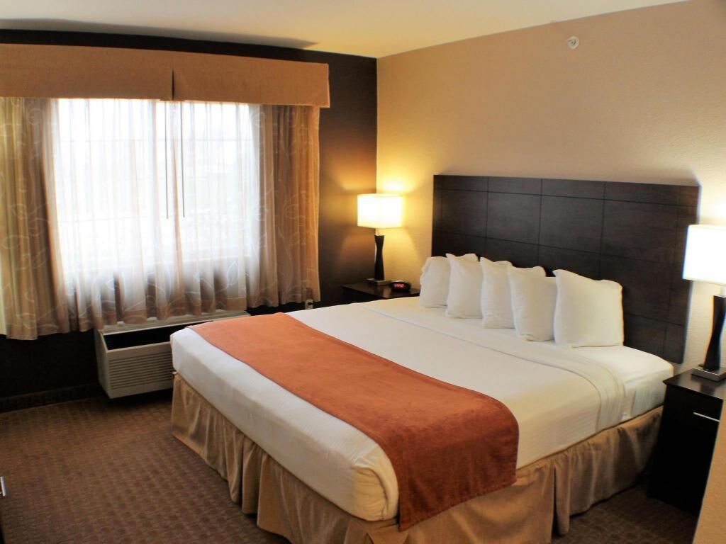 In-room safe, desk, laptop workspace, iron/ironing board