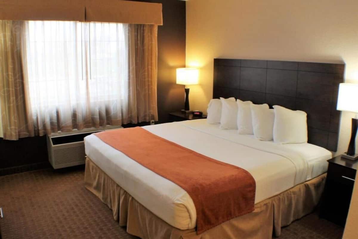 In-room safe, desk, laptop workspace, iron/ironing board