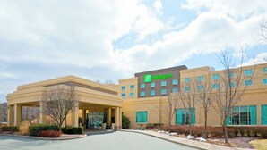 A Holiday Inn hotel with a covered entrance and a parking lot. - Holiday Inn Budd Lake - Rockaway Area by IHG (Budd Lake)