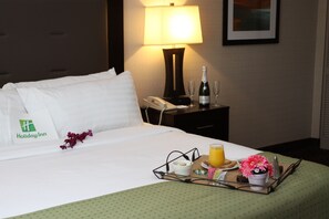 1 bedroom, hypo-allergenic bedding, desk, laptop workspace