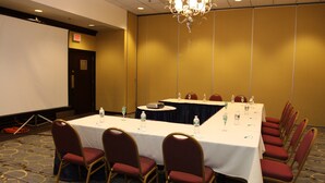 A conference room with a long table, chairs, and a projector screen. - Holiday Inn Budd Lake - Rockaway Area by IHG (Budd Lake)