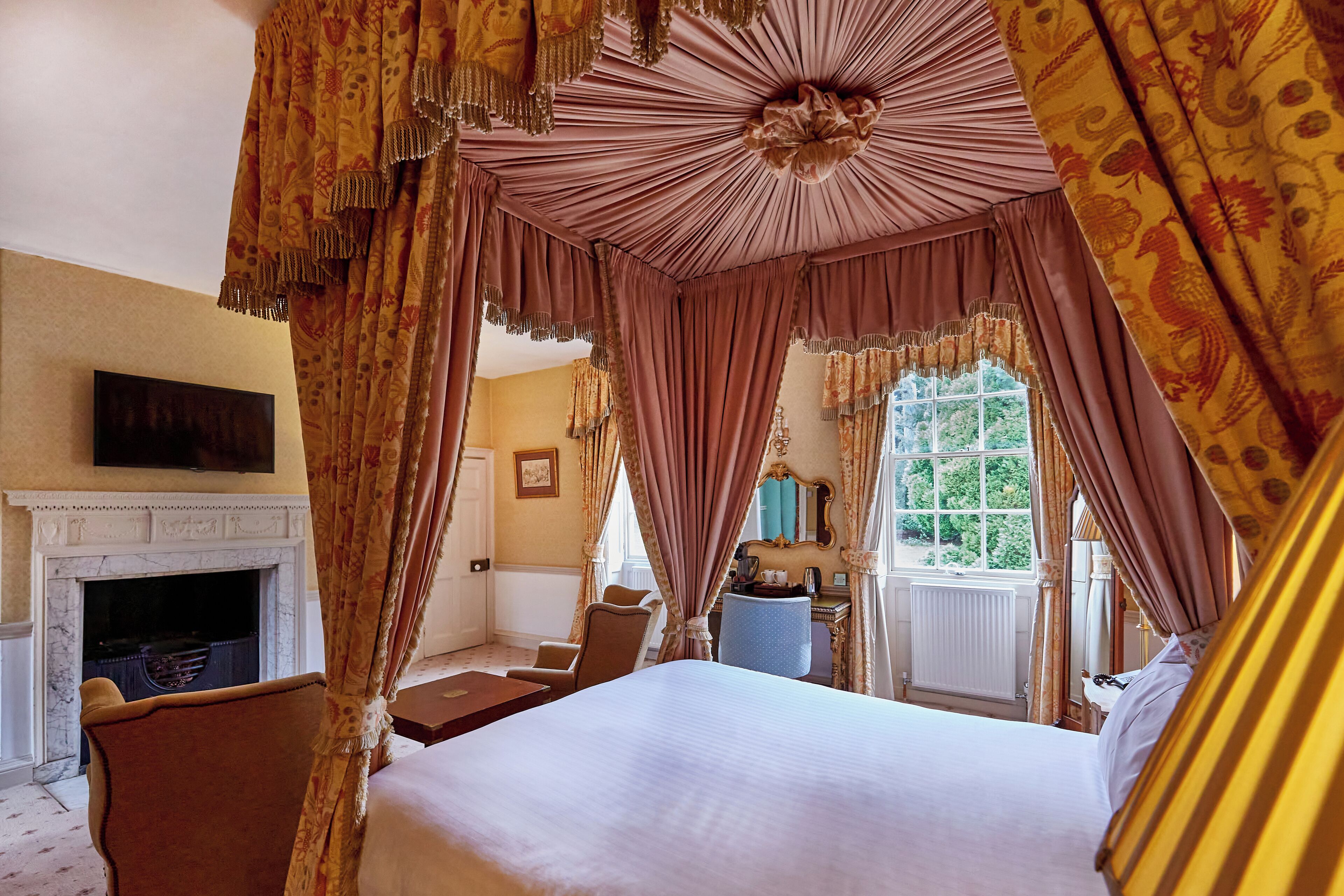 signature room | in-room safe, desk, iron/ironing board, free wifi