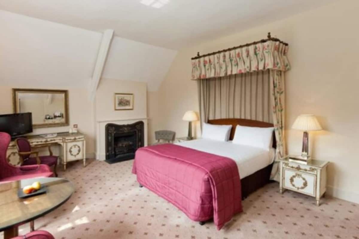 In-room safe, desk, iron/ironing board, free WiFi