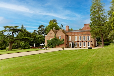 Fassade der Unterkunft. Flitwick Manor