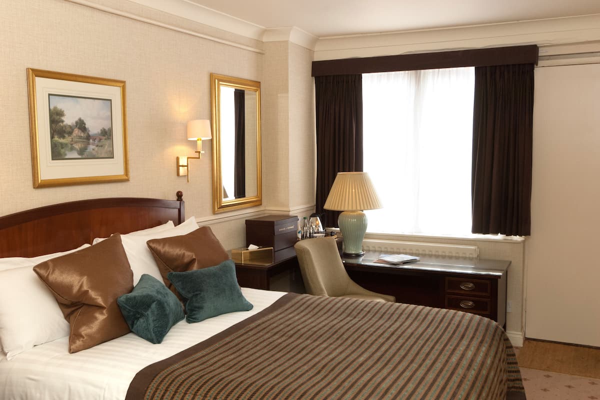 In-room safe, desk, iron/ironing board, free WiFi