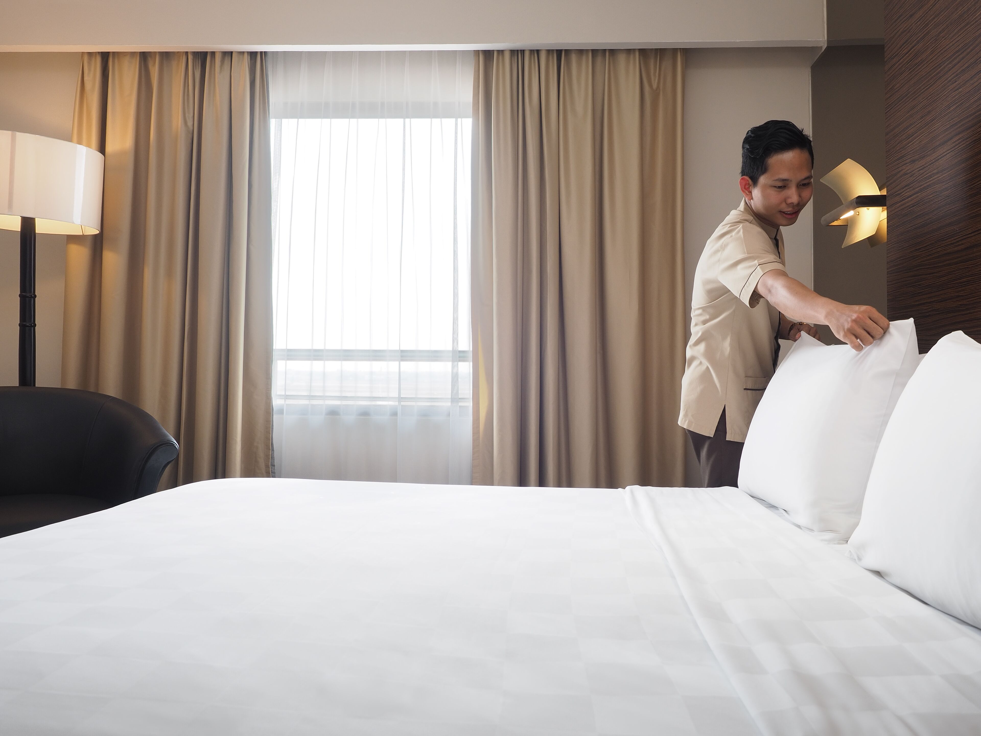 in-room safe, desk, laptop workspace, blackout curtains