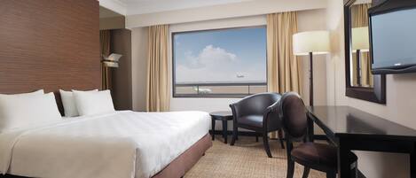 Cofres nos quartos, escrivaninha, espaço de trabalho para notebook