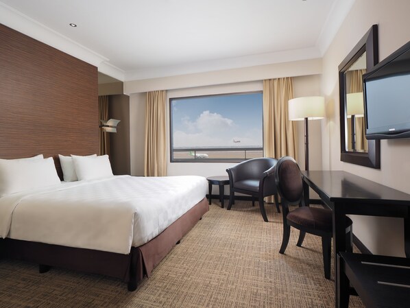 In-room safe, desk, laptop workspace, blackout curtains