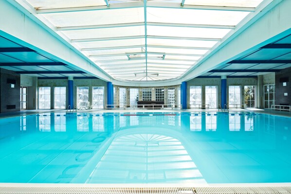 Indoor pool, outdoor pool, sun loungers - Golden Tulip Caramulo (Tondela)