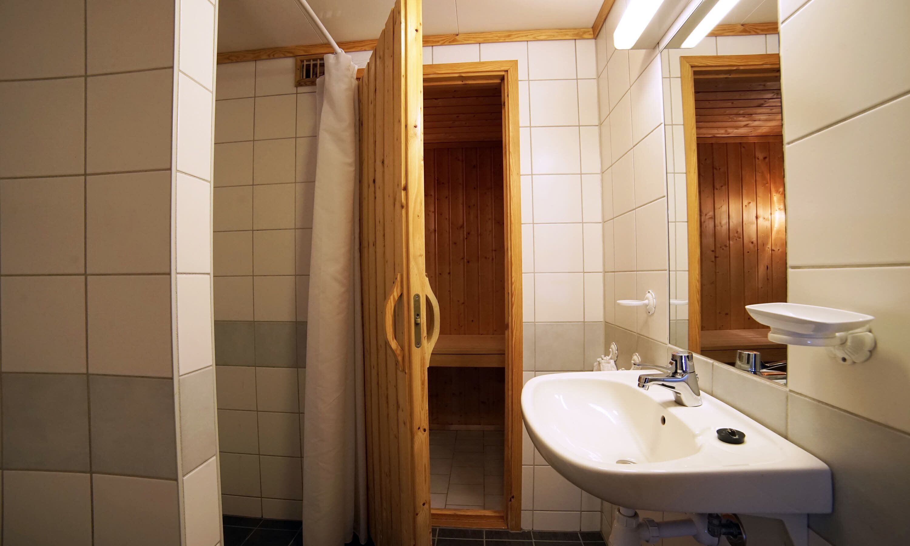 shower, free toiletries, towels