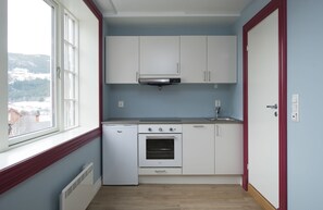 Apartment, 1 Bedroom | Premium bedding, pillowtop beds, soundproofing, free WiFi