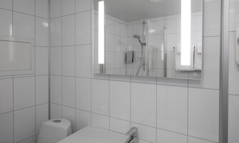 Ducha, secador de pelo, toallas