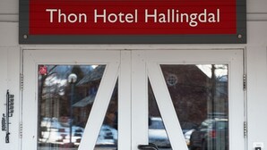 A hotel entrance with a sign reading "Thon Hotel Hallingdal". - Thon Hotel Hallingdal (Al)