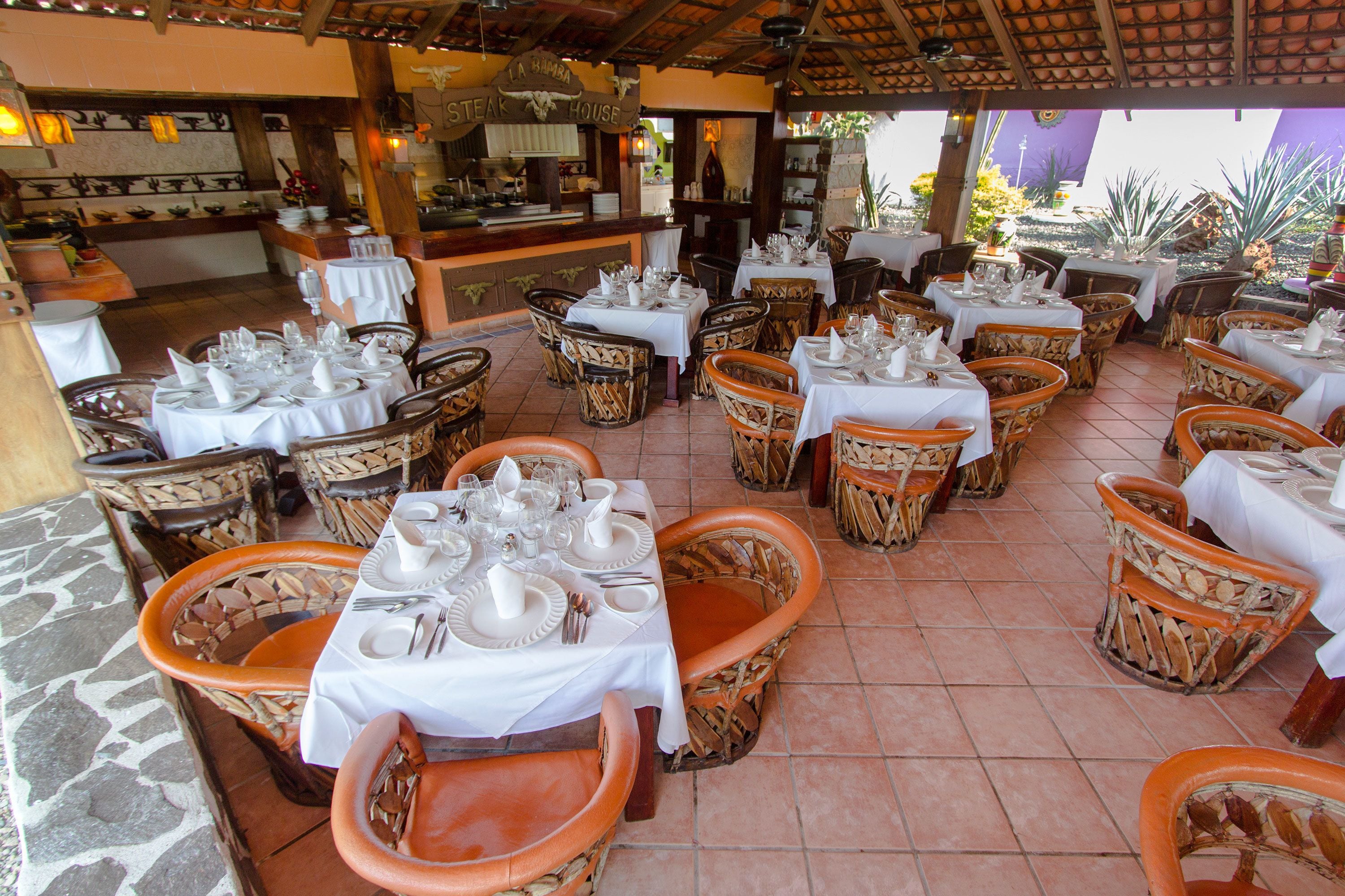 Déjeuner, dîner et souper servis sur place