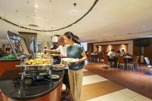 Se sirven desayunos, comidas, cenas y cocina internacional 