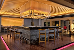 3 restaurantes; se sirve desayuno, almuerzo y cena