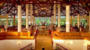 5 restaurants, breakfast, lunch, dinner served; international cuisine