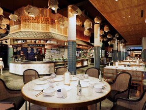 5 间餐厅,供应早餐、午餐和晚餐,国际美食