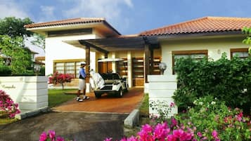 Minibar, in-room safe, desk, blackout curtains