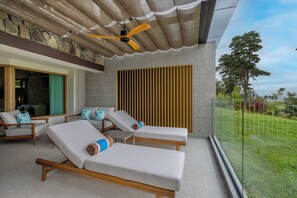 Minibar, in-room safe, desk, blackout drapes - Mövenpick Resort & Spa Bintan Lagoon (Bintan)