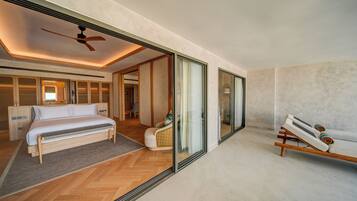 Executive Suite, 1 King Bed, Ocean View | Minibar, in-room safe, desk, blackout drapes