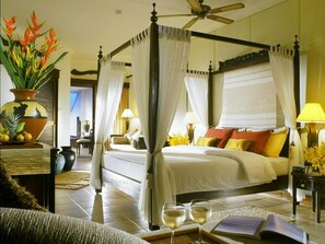 Minibar, in-room safe, desk, blackout curtains - Mövenpick Resort & Spa Bintan Lagoon (Bintan)