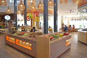 5 restaurants, breakfast, lunch, dinner served; international cuisine