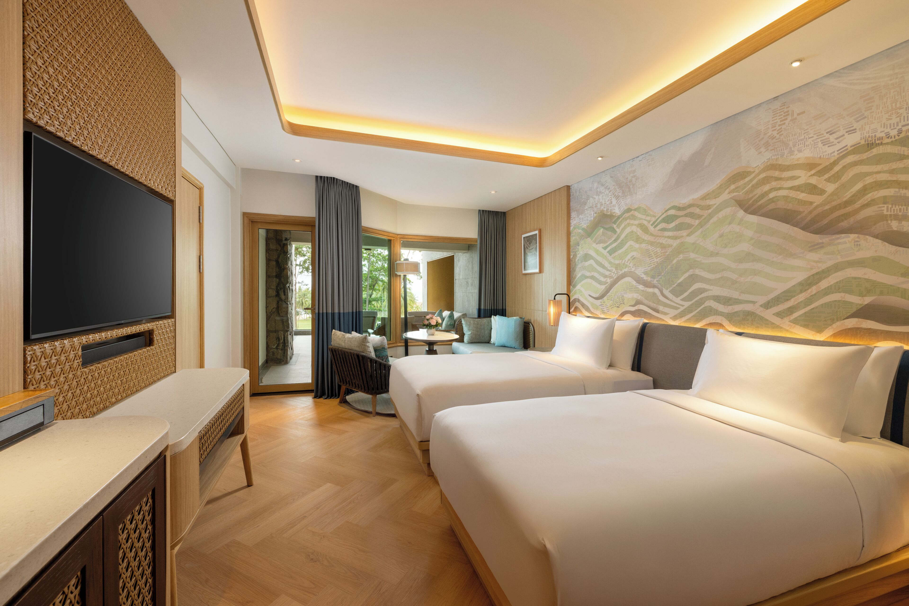 Minibar, coffres-forts dans les chambres, bureau, rideaux occultants