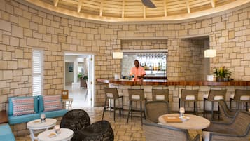 2 bares/lounges, bar na praia