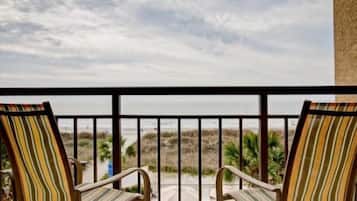 Standaard kamer, 1 kingsize bed, toegankelijk voor mindervaliden, niet-roken (with Sofabed) | Hypoallergeen beddengoed, een kluis op de kamer, een bureau