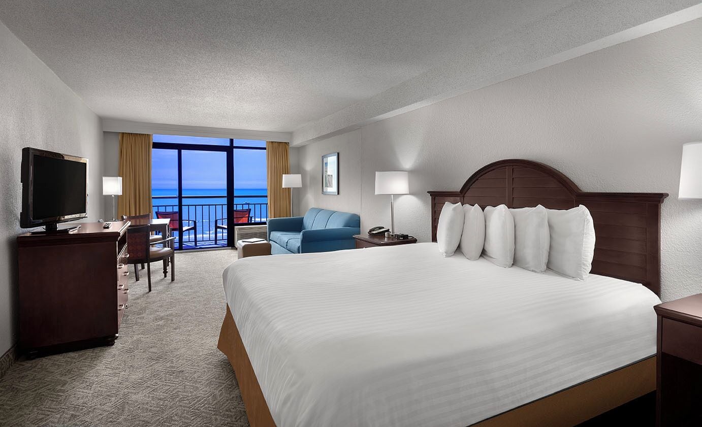 Hypo-allergenic bedding, in-room safe, desk, laptop workspace