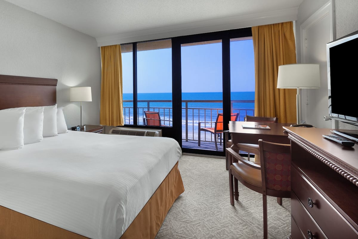 Hypo-allergenic bedding, in-room safe, desk, laptop workspace