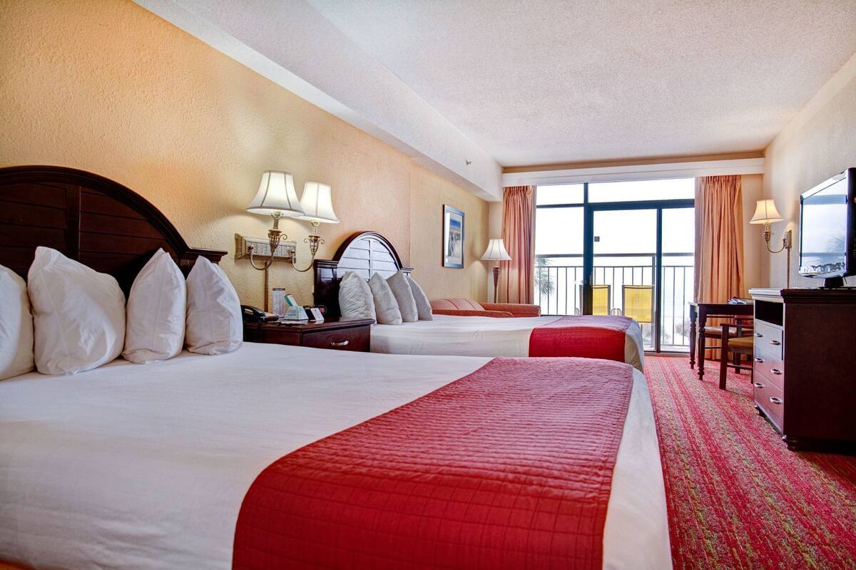 Hypo-allergenic bedding, in-room safe, desk, laptop workspace