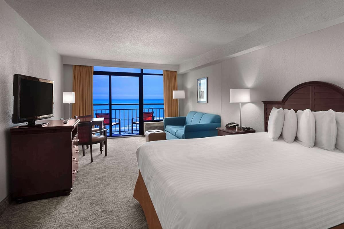 Hypo-allergenic bedding, in-room safe, desk, laptop workspace
