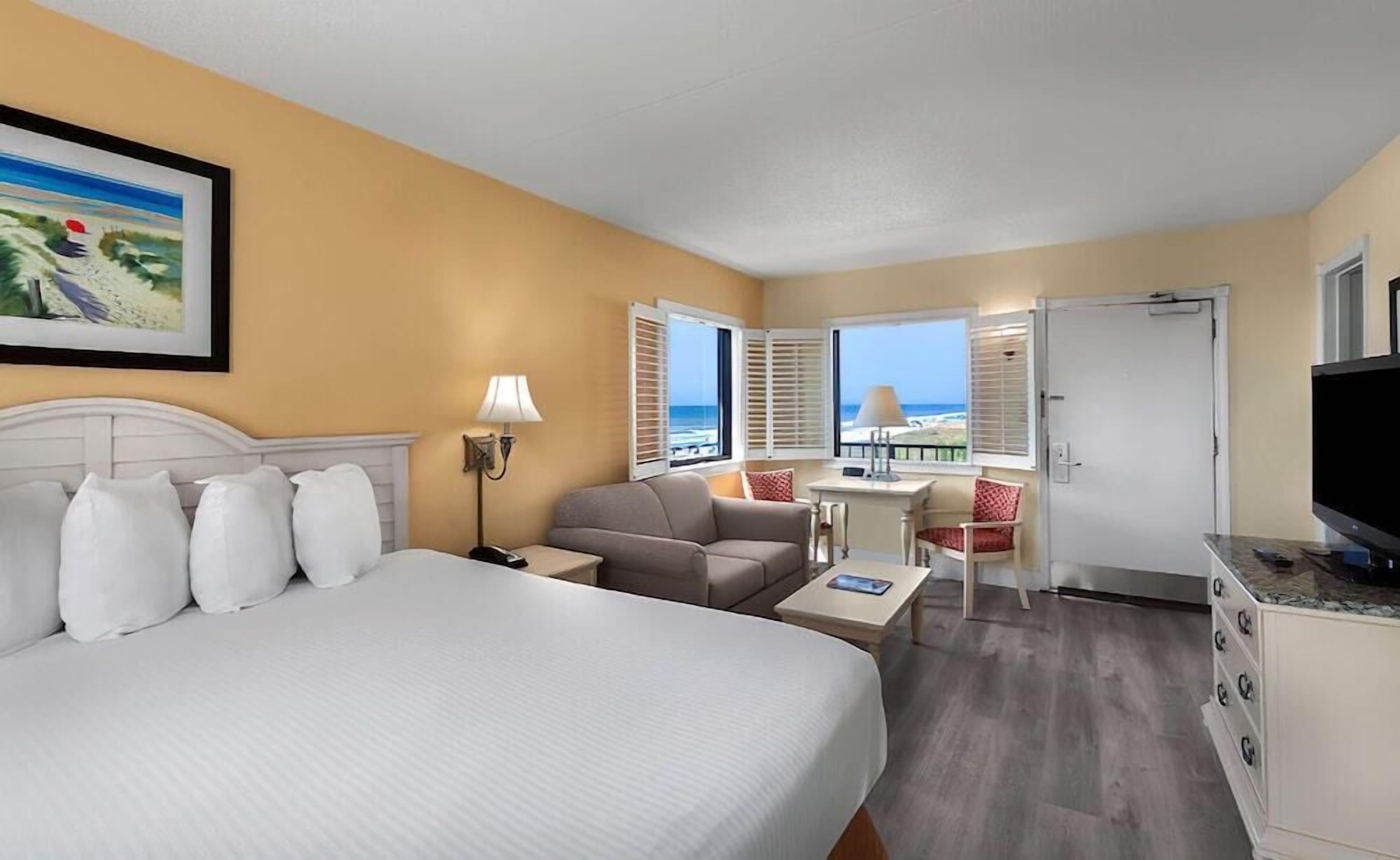 Hypo-allergenic bedding, in-room safe, desk, laptop workspace