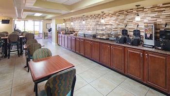 Free daily full breakfast at Best Western Ocean Sands Beach Resort