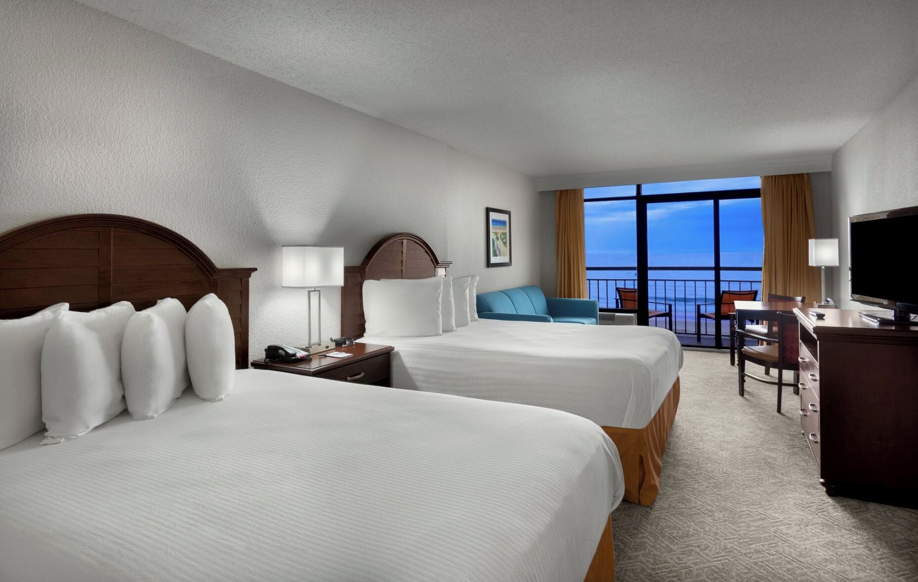 Quarto standard, 2 camas Queen, sacada, de frente para o oceano | Roupas de cama antialérgicas, cofres nos quartos, escrivaninha
