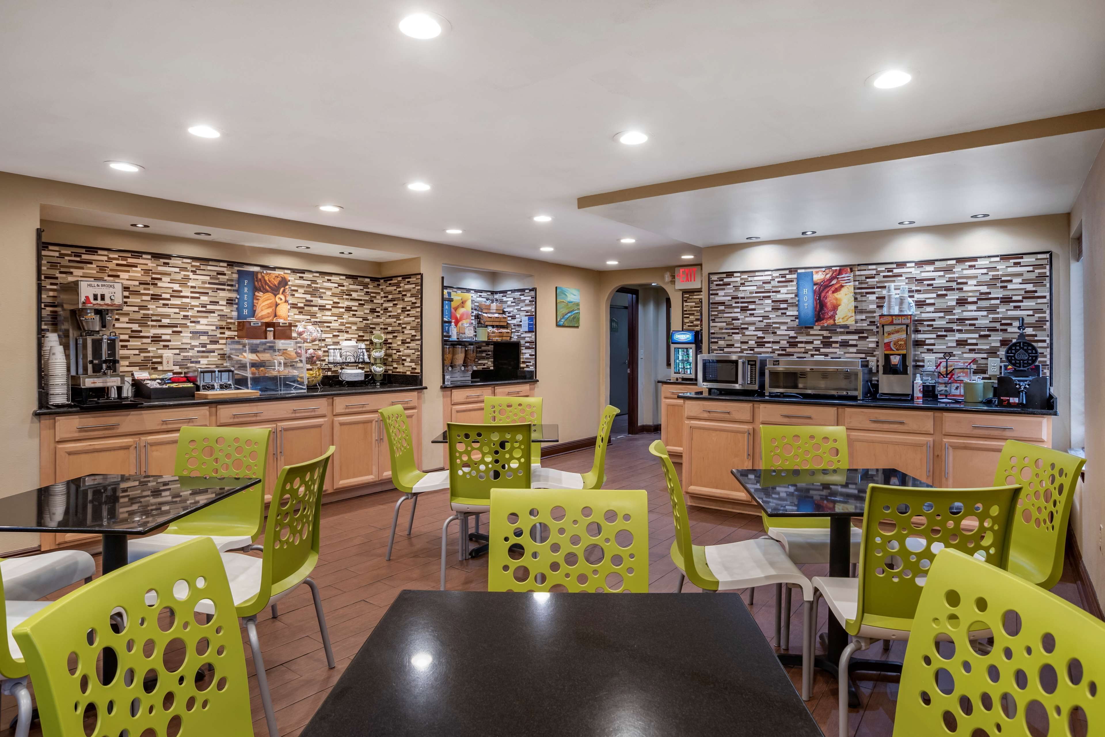 free daily full breakfast