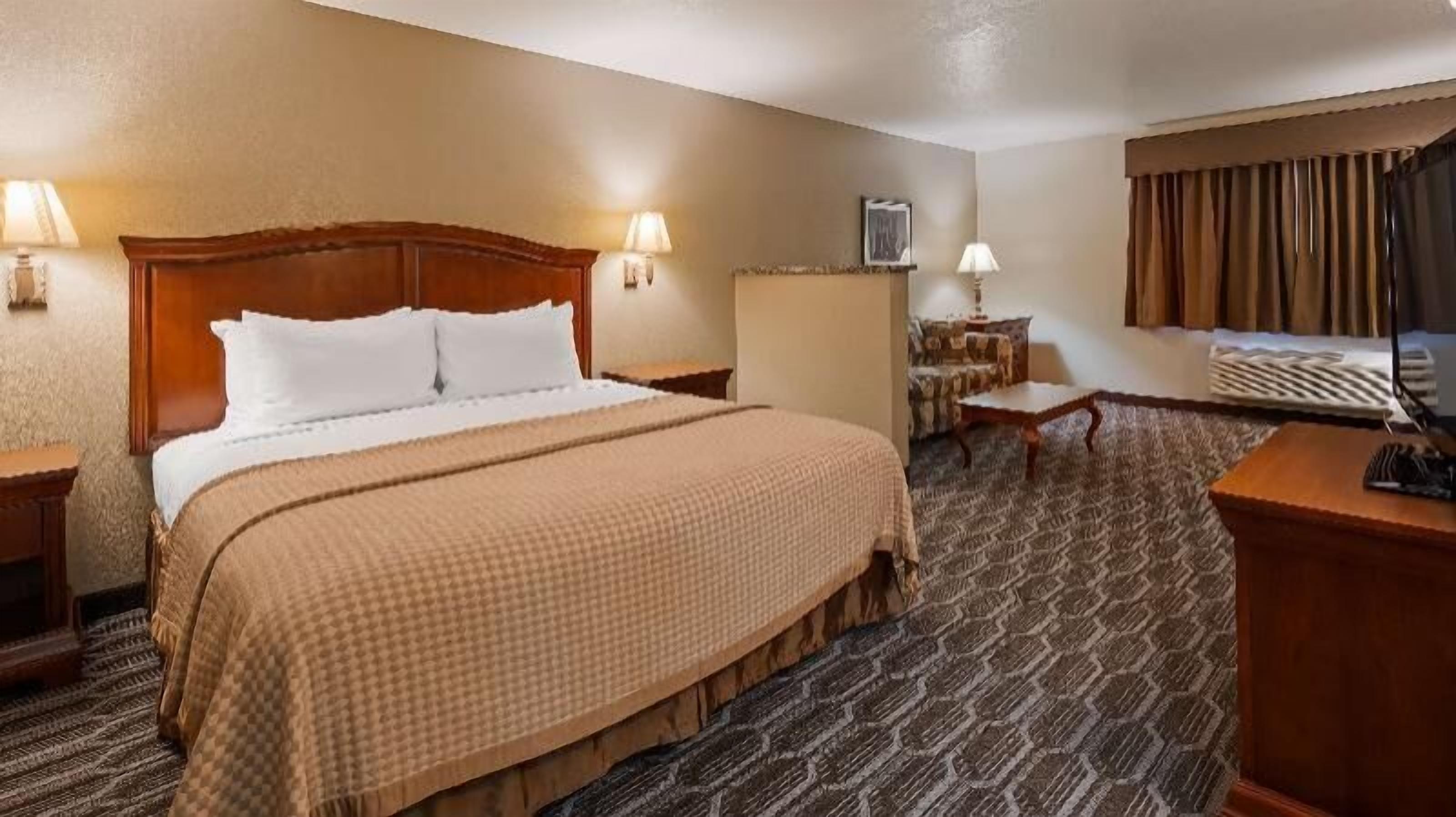 In-room safe, desk, laptop workspace, blackout drapes