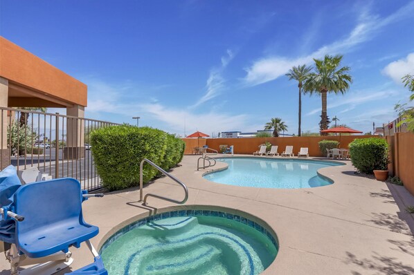Outdoor pool, sun loungers