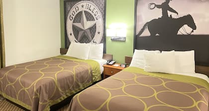 Super 8 by Wyndham Fort Worth Downtown South