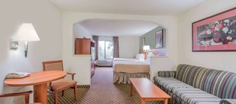 Super 8 by Wyndham Fort Worth Downtown South