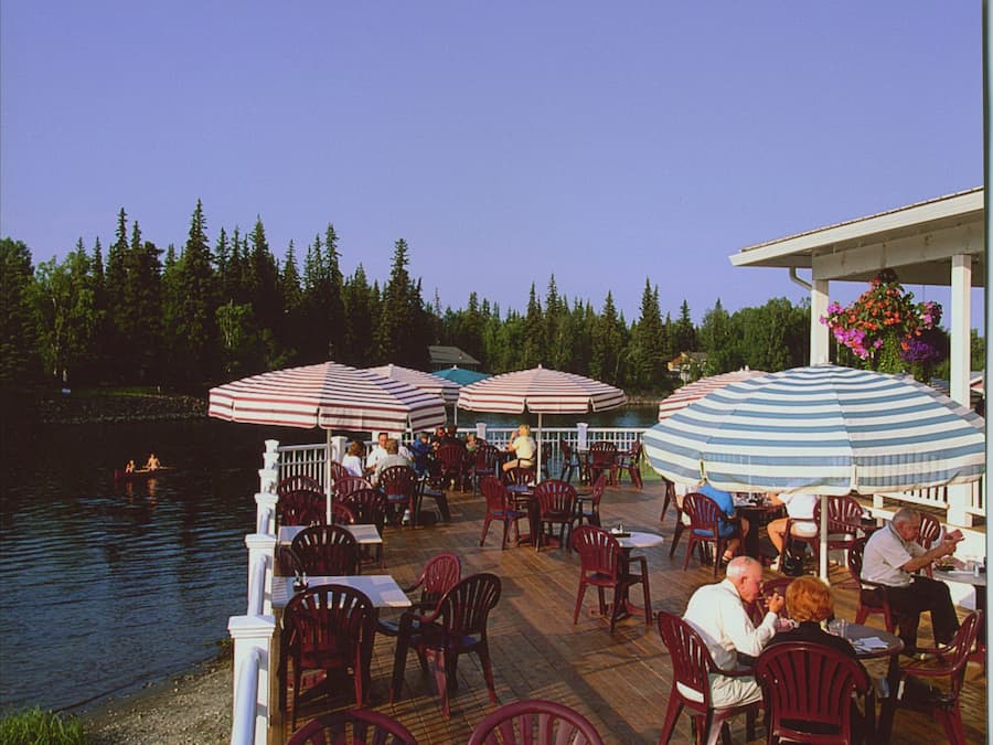 Lunch, dinner served; American cuisine, al fresco dining