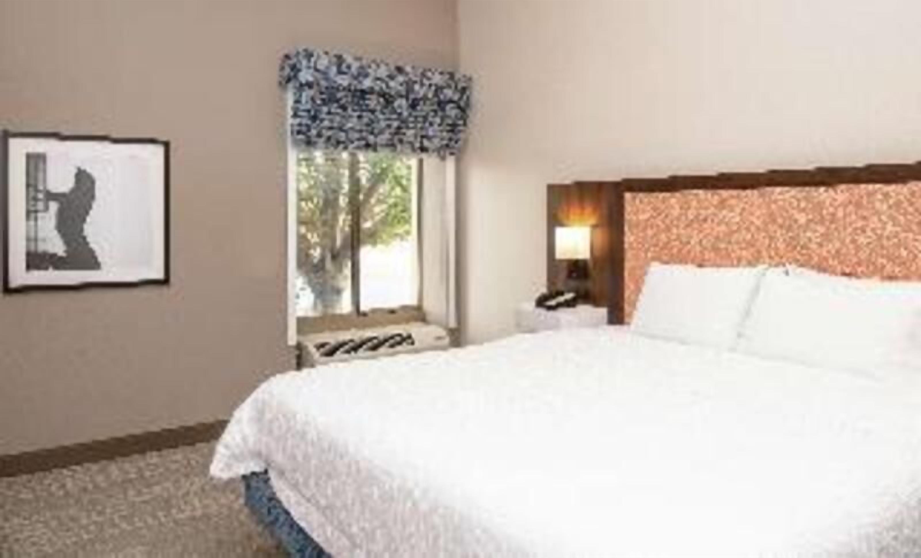 Pillowtop-Betten, Schreibtisch, laptopgeeigneter Arbeitsplatz