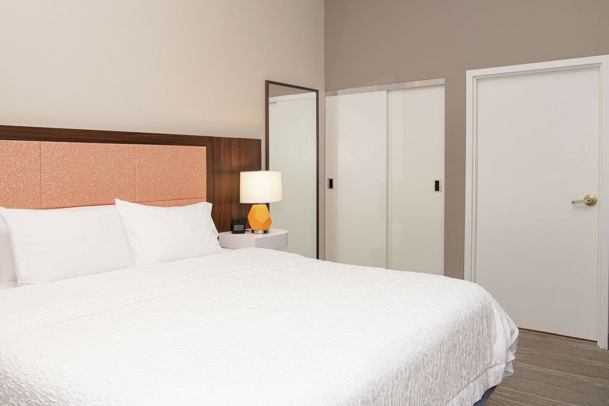 Surmatelas, bureau, espace de travail pour ordinateur portable